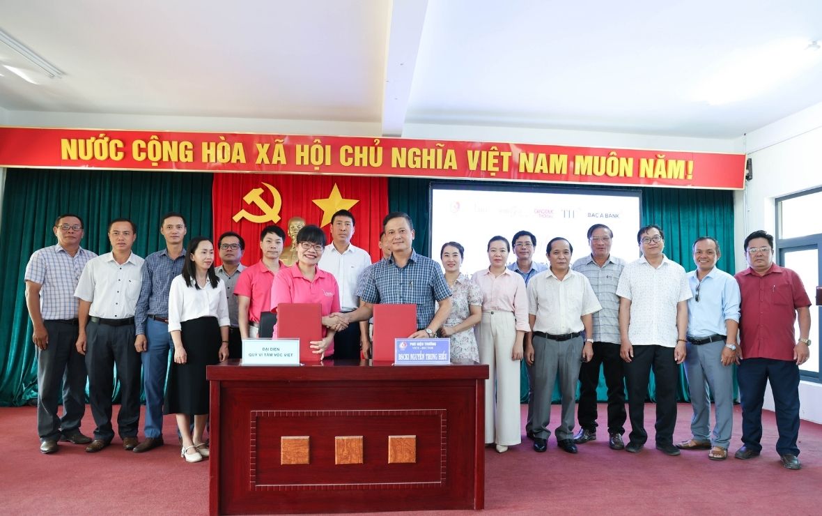 The signing of a cooperation agreement with Kon Tum College under the DynaGen Initiative